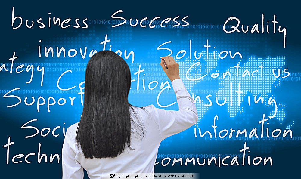 正在写字的外国美女背影