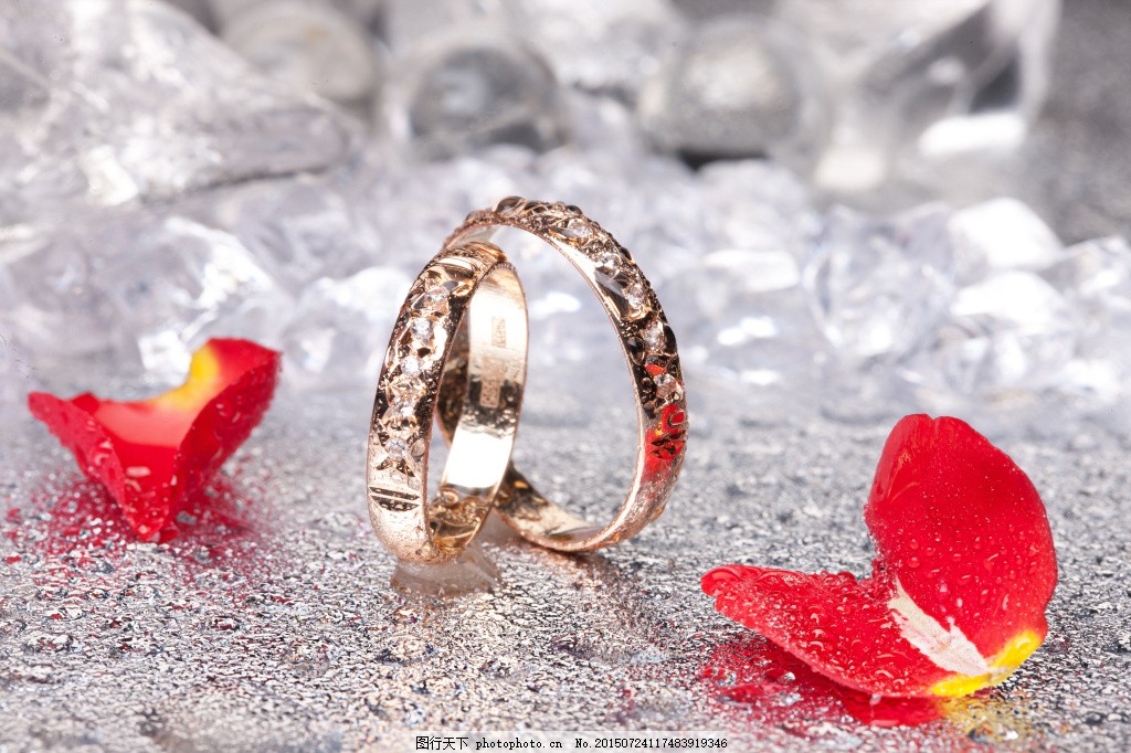 美丽的钻石结婚戒指高清图片